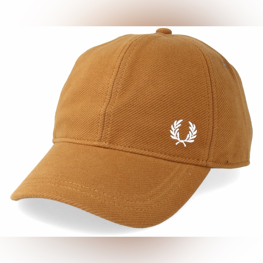 Fred Perry Piqué Classic Cap in Dark Caramel.